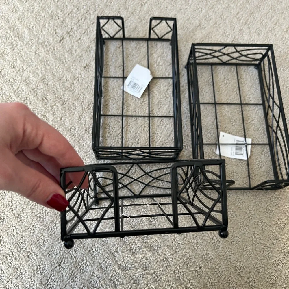 Black Wave Design Napkin Holder